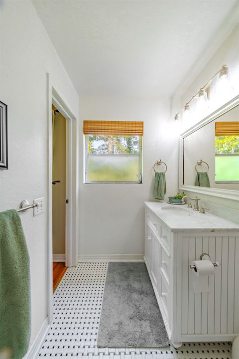 Tiny photo for 3164 LAKESHORE Drive, Tallahassee, FL 32312 (MLS # 400278)