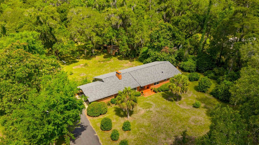 Photo of 3164 LAKESHORE Drive, Tallahassee, FL 32312 (MLS # 400278)