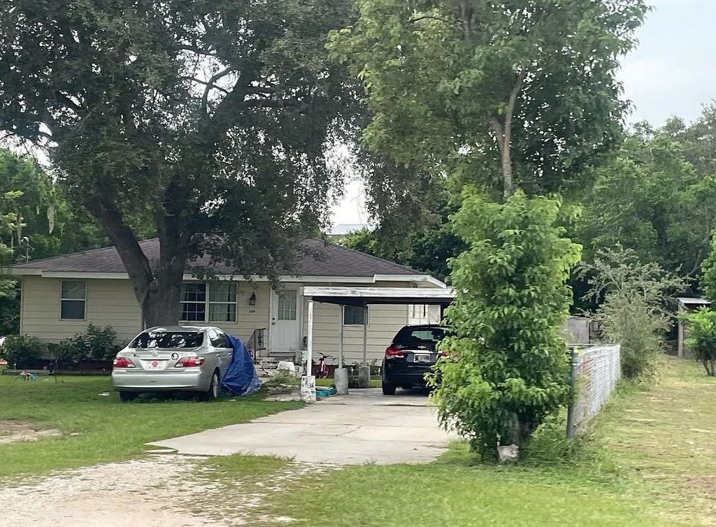 Photo of 309 Mountain Drive, Other Florida, FL 33827 (MLS # 402308)