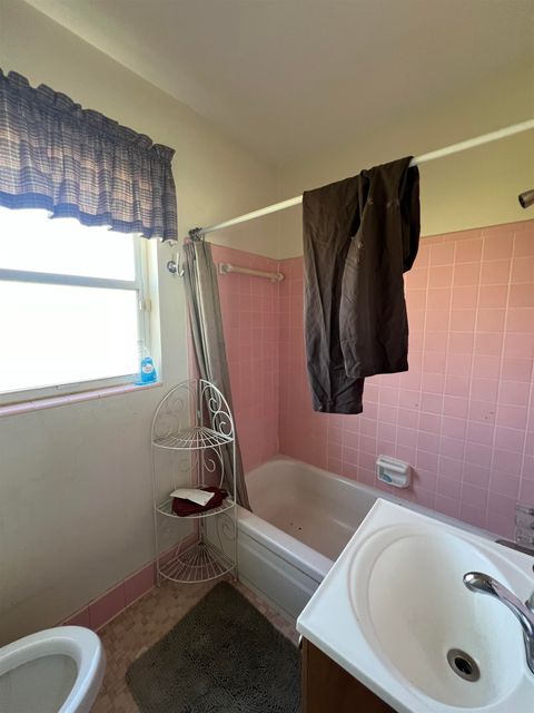 Tiny photo for 2518 Mcelroy Street, Tallahassee, FL 32310 (MLS # 397330)