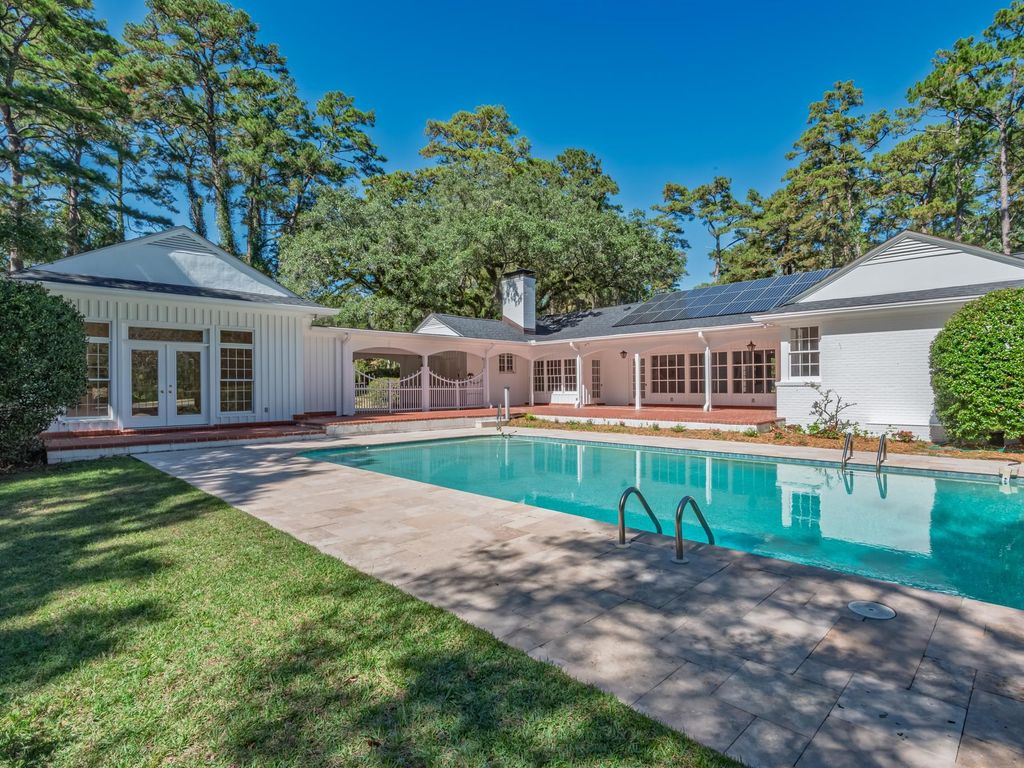 Photo of 1321 Piedmont Drive, Tallahassee, FL 32312 (MLS # 392450)