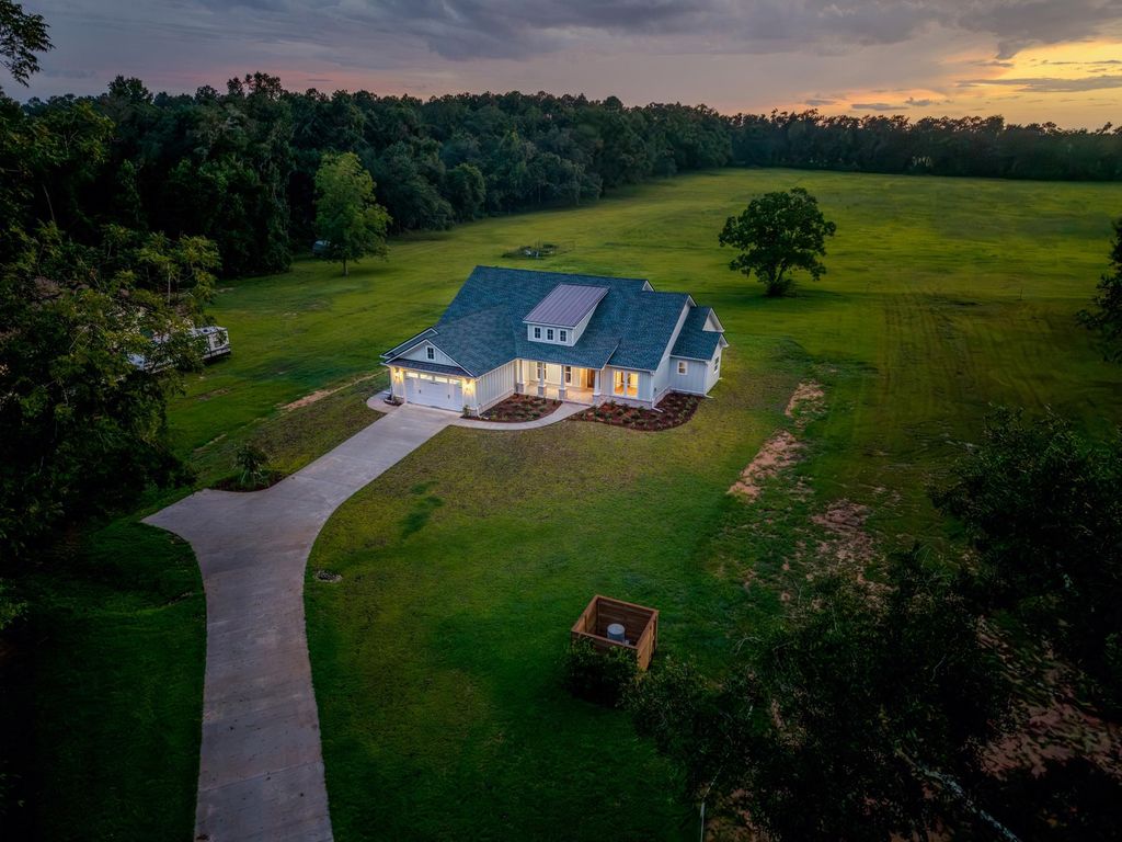 Photo of 3998 W W Kelley Road, Tallahassee, FL 32311 (MLS # 402109)
