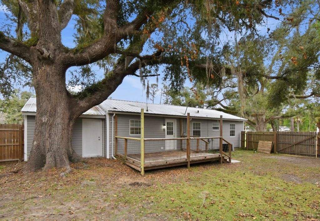 Photo of 401 W Ash Street, Perry, FL 32347 (MLS # 394189)