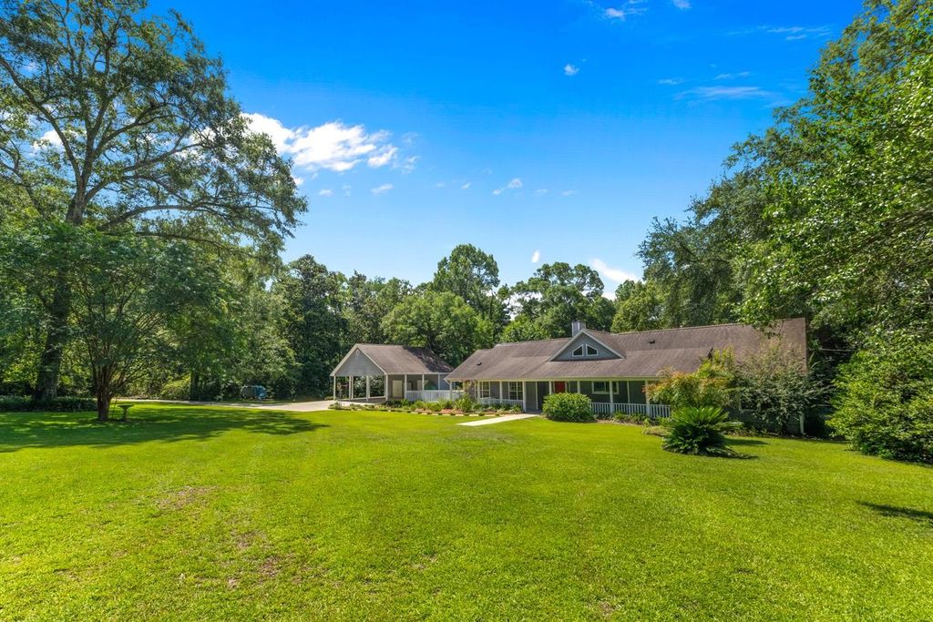 Photo of 173 Beaver Creek Road, Havana, FL 32333 (MLS # 402318)