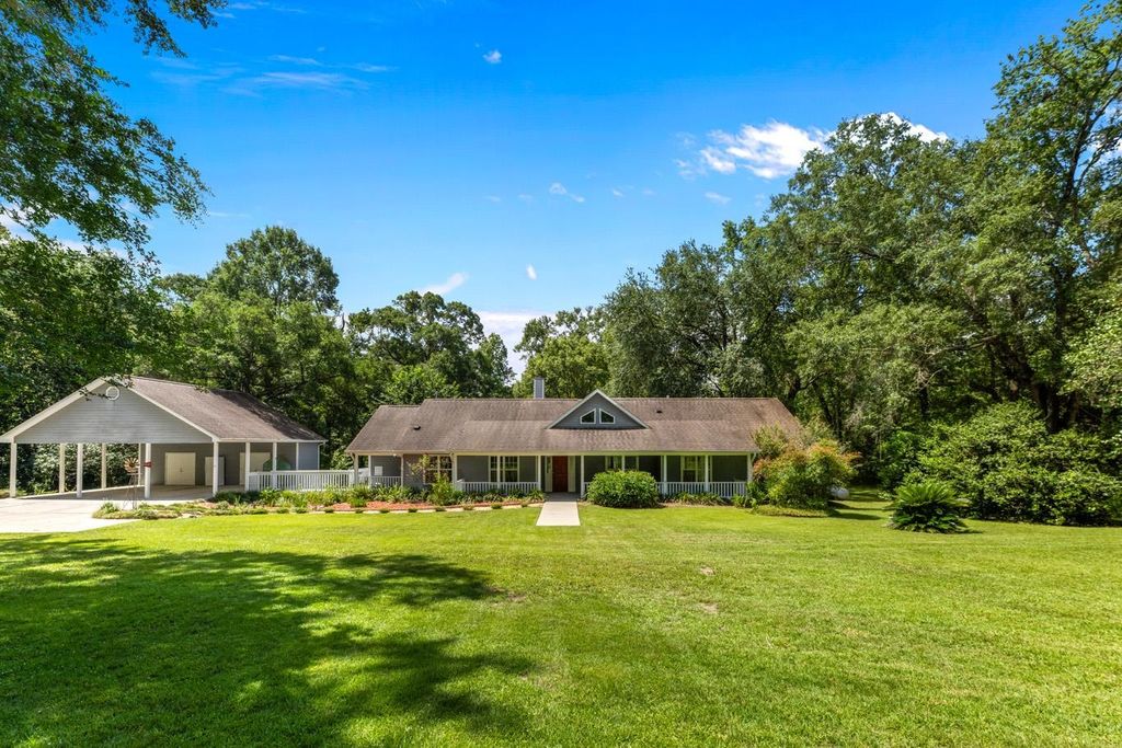 Photo of 173 Beaver Creek Road, Havana, FL 32333 (MLS # 402318)