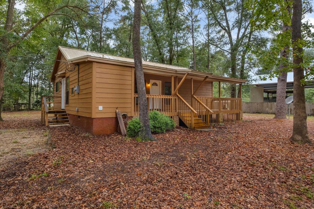 Photo of 408 Drake Acres Road, Quincy, FL 32325 (MLS # 394145)