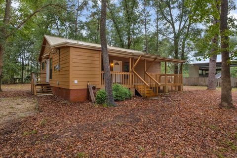 Photo of 408 Drake Acres Road, Quincy, FL 32325 (MLS # 394145)