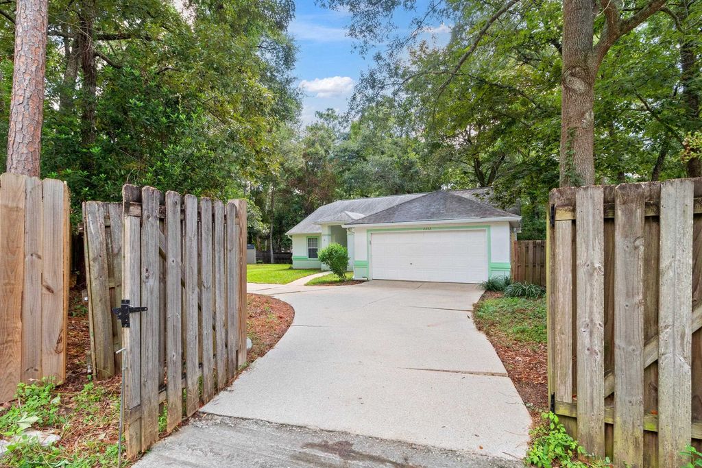 Photo of 2253 Tuscavilla Rd, Tallahassee, FL 32312 (MLS # 390169)