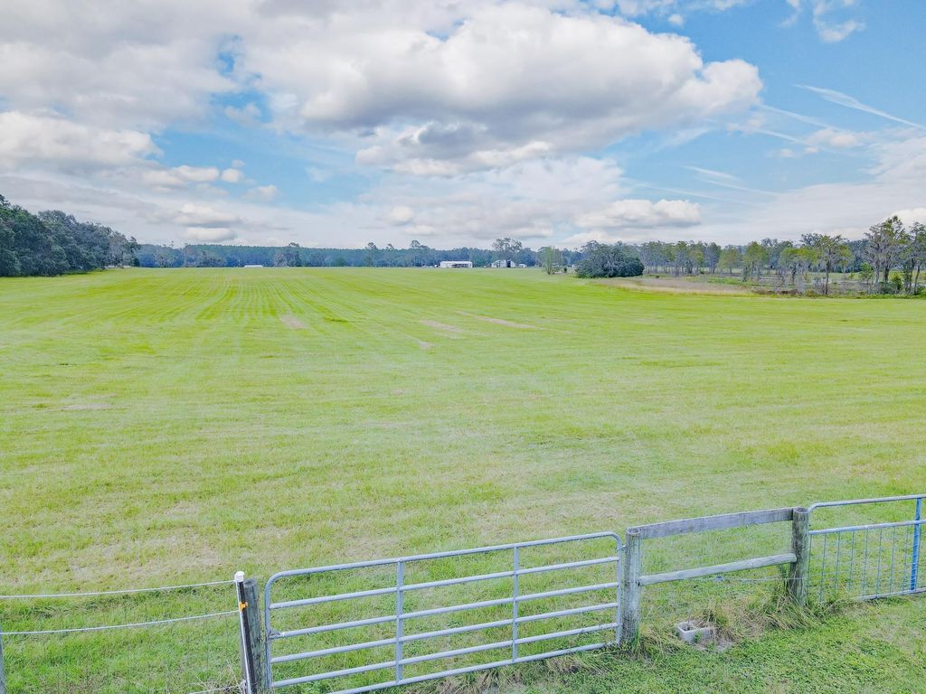 Photo of 1404 NE Duval Pond Road, Madison, FL 32340 (MLS # 399034)