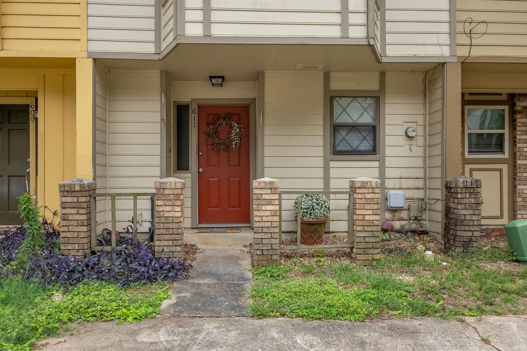 Photo of 611 ACORN GROVE Court, Tallahassee, FL 32301 (MLS # 392105)