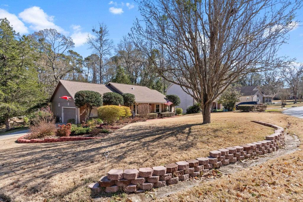 Photo of 3053 Bell Grove Drive, Tallahassee, FL 32308 (MLS # 395891)