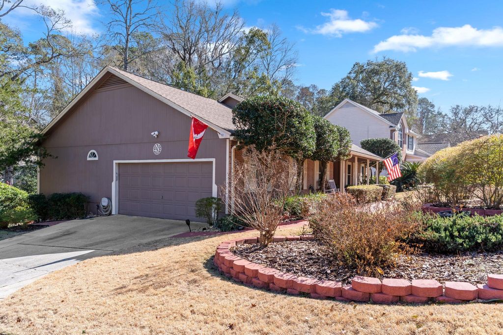 Photo of 3053 Bell Grove Drive, Tallahassee, FL 32308 (MLS # 395891)