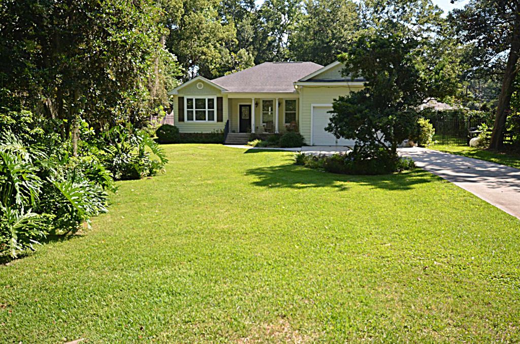Photo of 2204 Altoona Drive, Tallahassee, FL 32309 (MLS # 397841)
