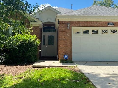 Photo of 1030 Parkview Drive, Tallahassee, FL 32311 (MLS # 390553)