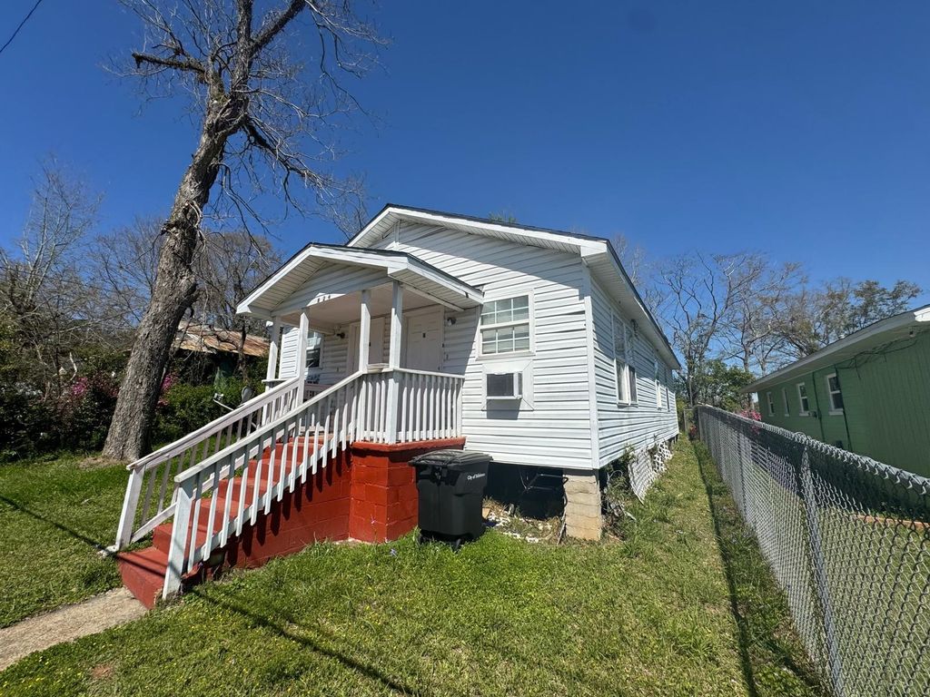 Photo of 824 Golden Street #A and B, Tallahassee, FL 32304 (MLS # 389333)