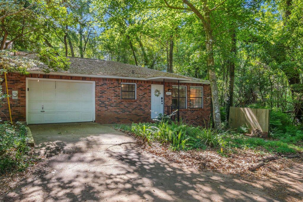 Photo of 2411 Wren Hollow Drive, Tallahassee, FL 32303 (MLS # 398970)