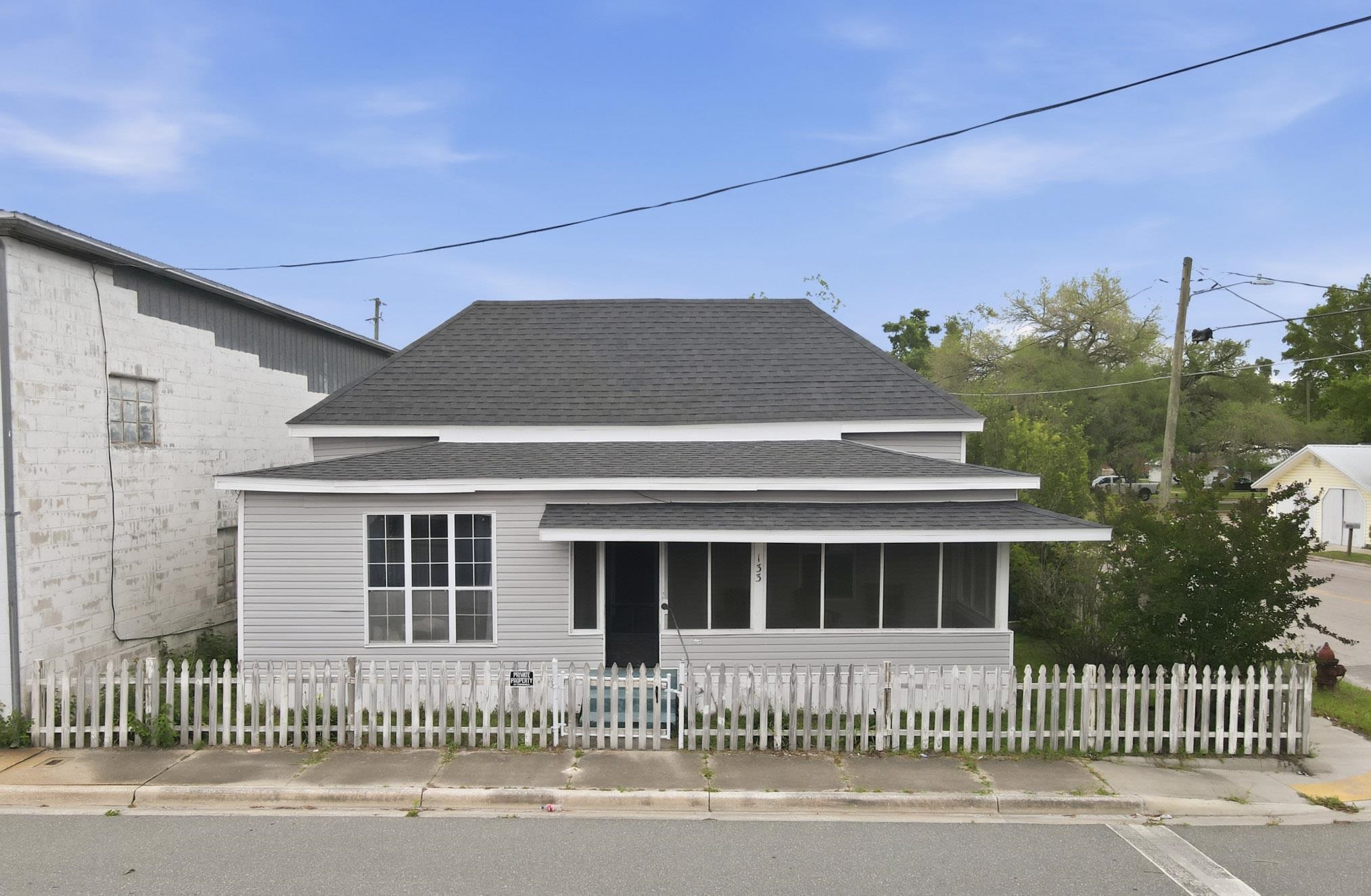 Photo 1 of 37 — 133 SW Monroe Avenue, Mayo, FL 32066