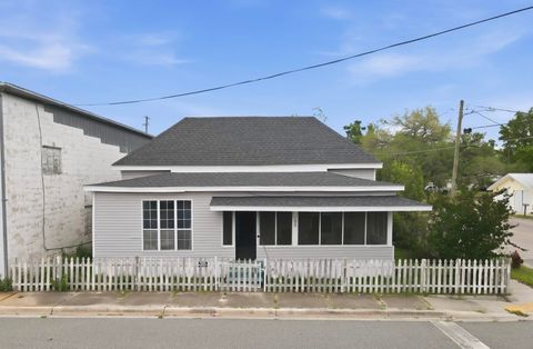 133 SW Monroe Avenue Mayo FL 32066