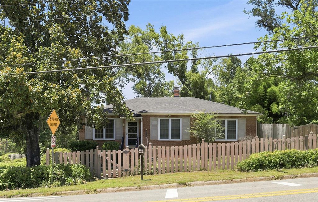 Photo of 402 E Palmer Avenue, Tallahassee, FL 32301 (MLS # 402030)