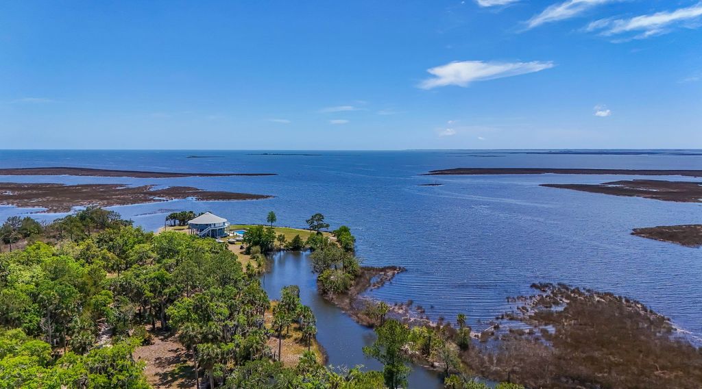 Photo of 142 Stuart Cove Road, Crawfordville, FL 32327 (MLS # 400163)