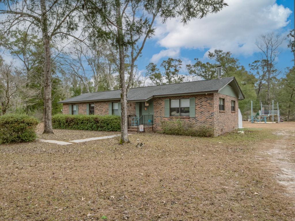 Photo of 112 G F McKenzie Lane, Crawfordville, FL 32327 (MLS # 394748)