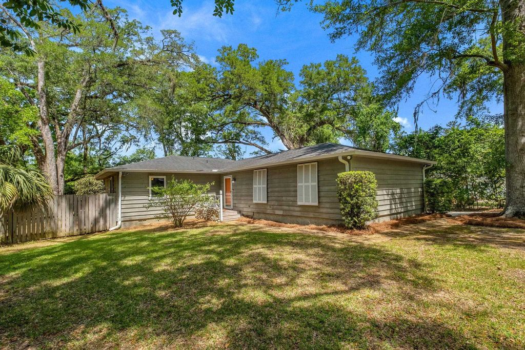 Photo of 2002 TRESCOTT Drive, Tallahassee, FL 32308 (MLS # 398918)