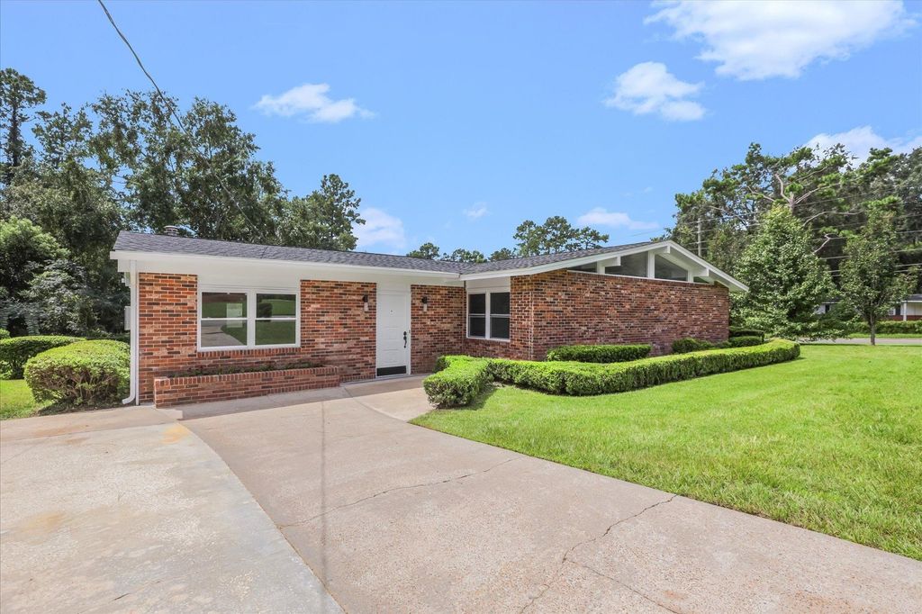 Photo of 2401 Jim Lee Road, Tallahassee, FL 32301 (MLS # 392558)