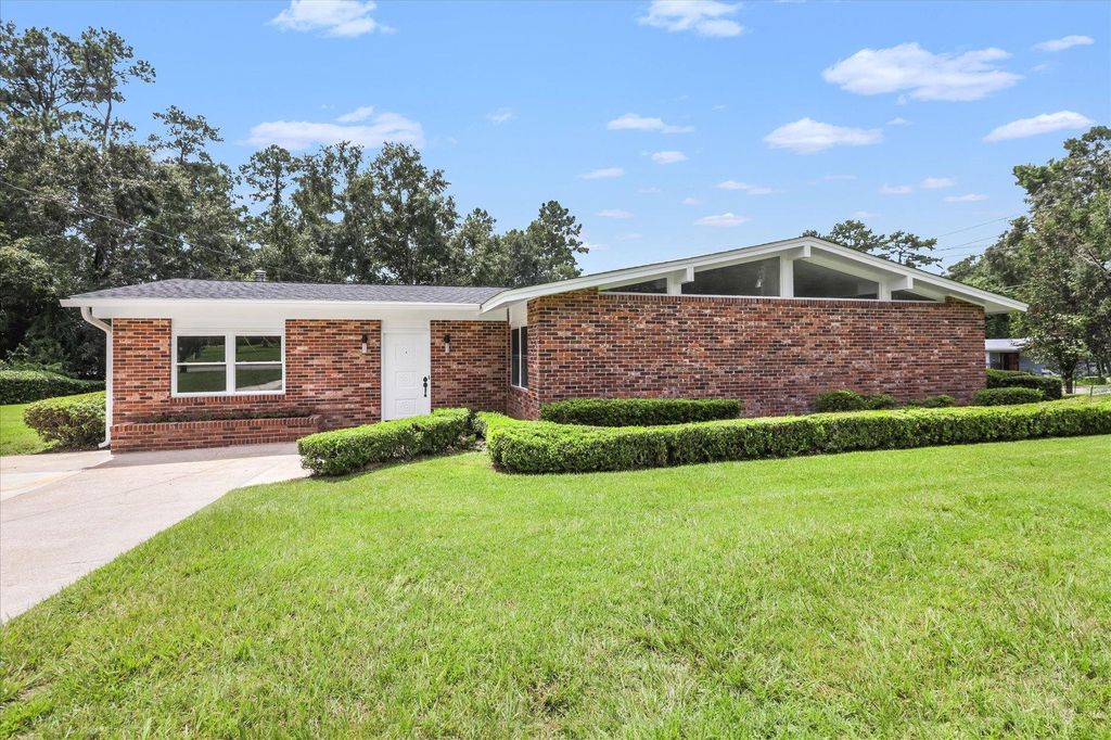 Photo of 2401 Jim Lee Road, Tallahassee, FL 32301 (MLS # 392558)