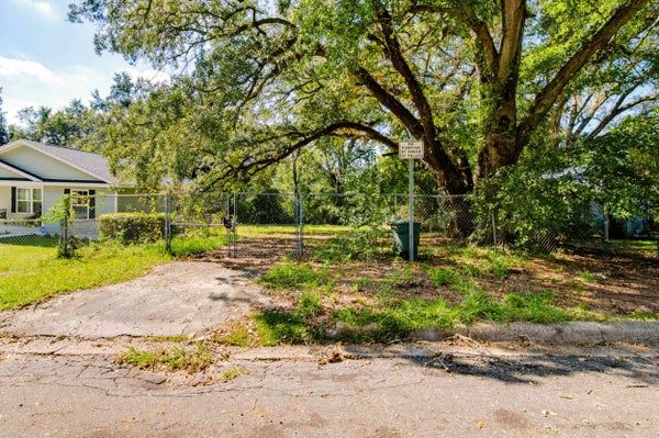 XX HARLEM STREET, TALLAHASSEE, FL 32304 - Image efbb0ac1fe577bc6ed36d73bea88b33f/126555501