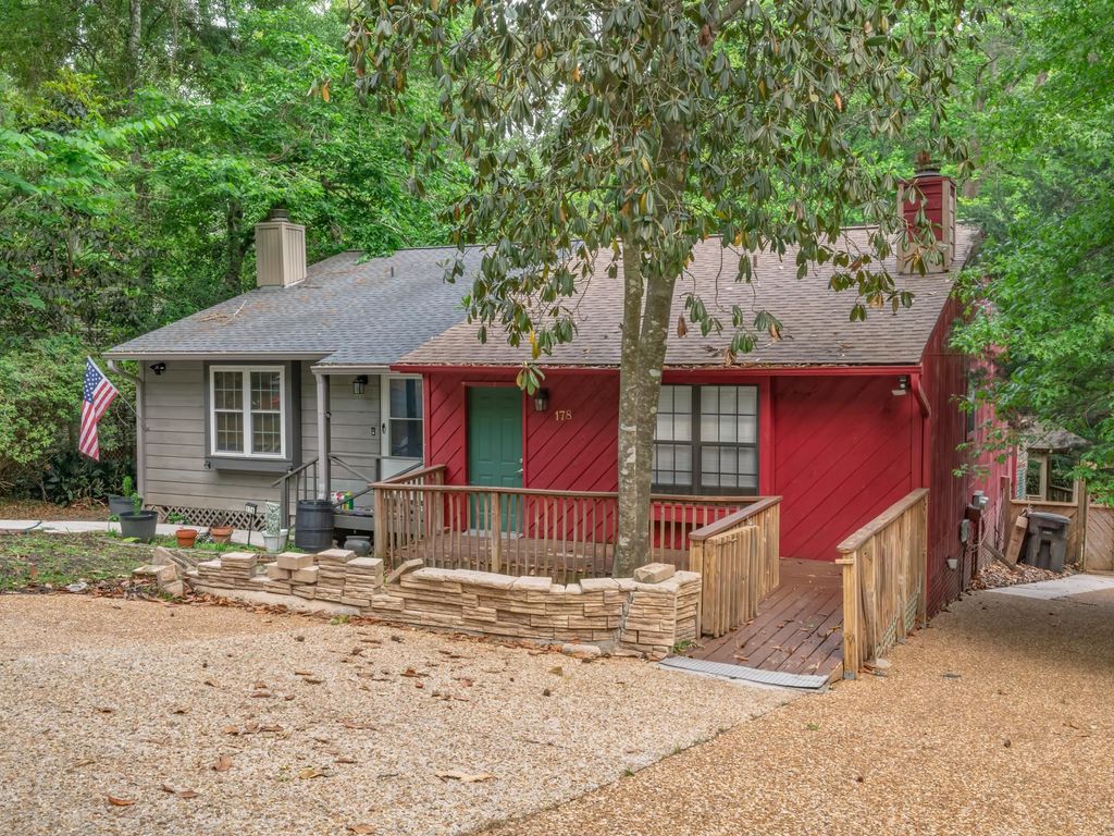 Photo of 178 Parkbrook Circle #B, Tallahassee, FL 32301 (MLS # 399079)