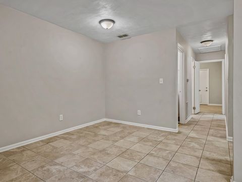 Tiny photo for 178 Parkbrook Circle #B, Tallahassee, FL 32301 (MLS # 399079)