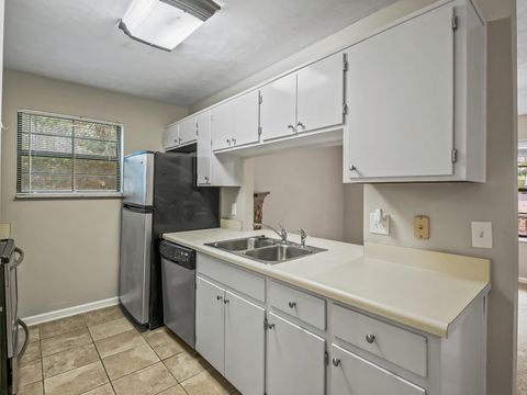 Tiny photo for 178 Parkbrook Circle #B, Tallahassee, FL 32301 (MLS # 399079)