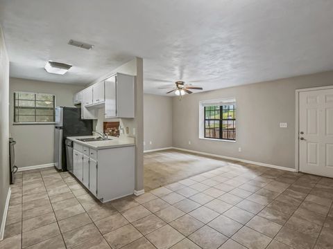 Tiny photo for 178 Parkbrook Circle #B, Tallahassee, FL 32301 (MLS # 399079)