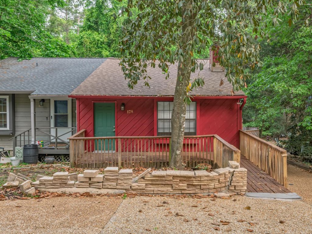 Photo of 178 Parkbrook Circle #B, Tallahassee, FL 32301 (MLS # 399079)