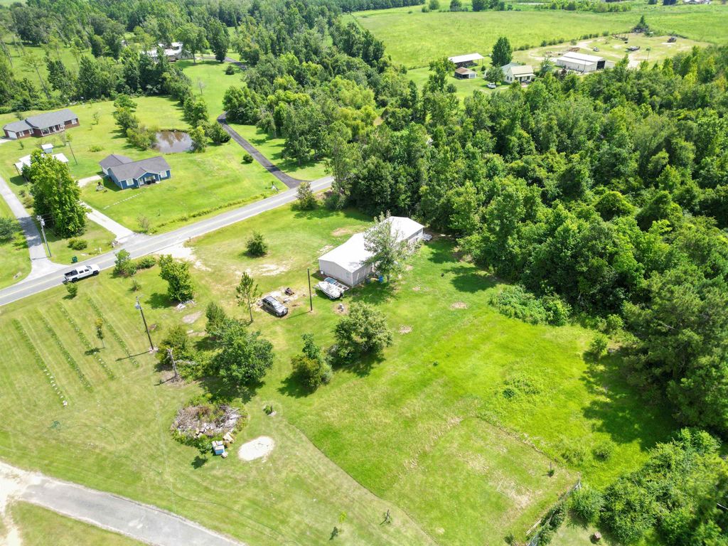 Photo of 20655 NE Parrish Lake Road, Blountstown, FL 32424 (MLS # 389207)