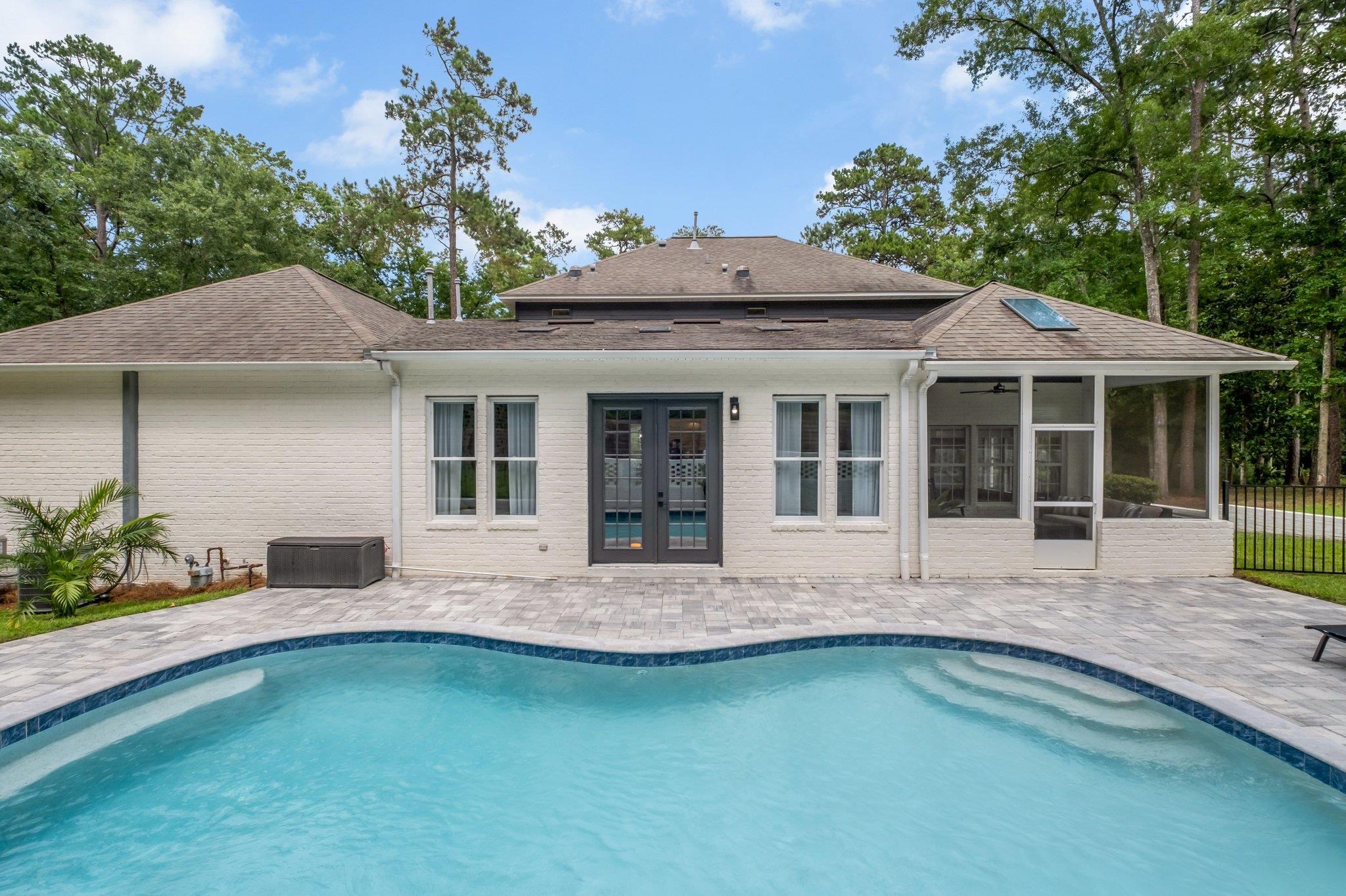 3481 Lakeshore Drive