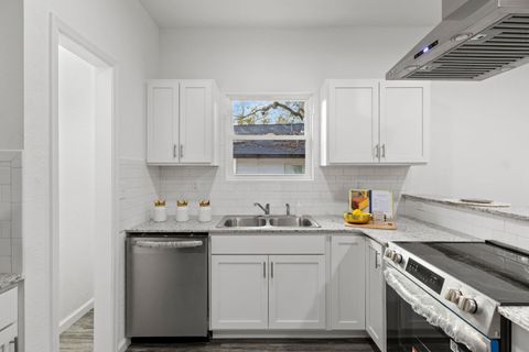 Tiny photo for 836 Osceola Street, Tallahassee, FL 32310 (MLS # 393389)