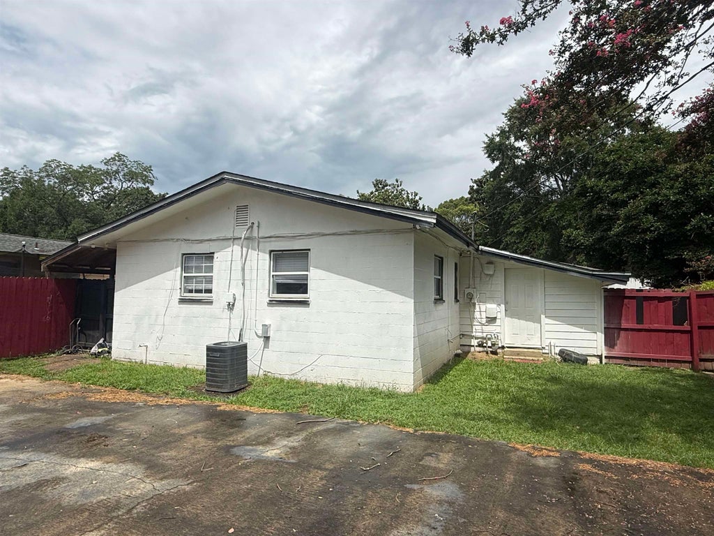 Photo of 508 Thomas Street, Quincy, FL 32351 (MLS # 402394)
