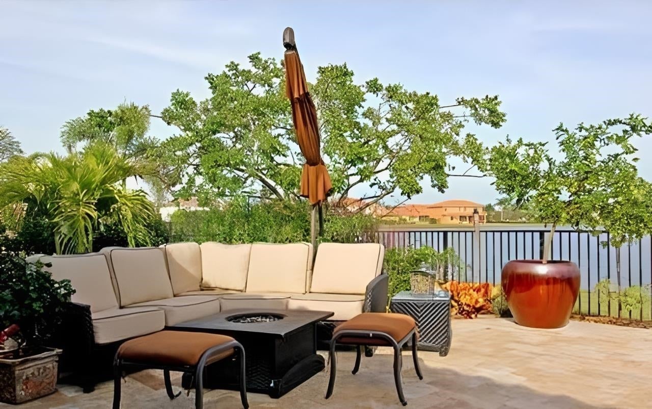 10551 Longleaf Lane