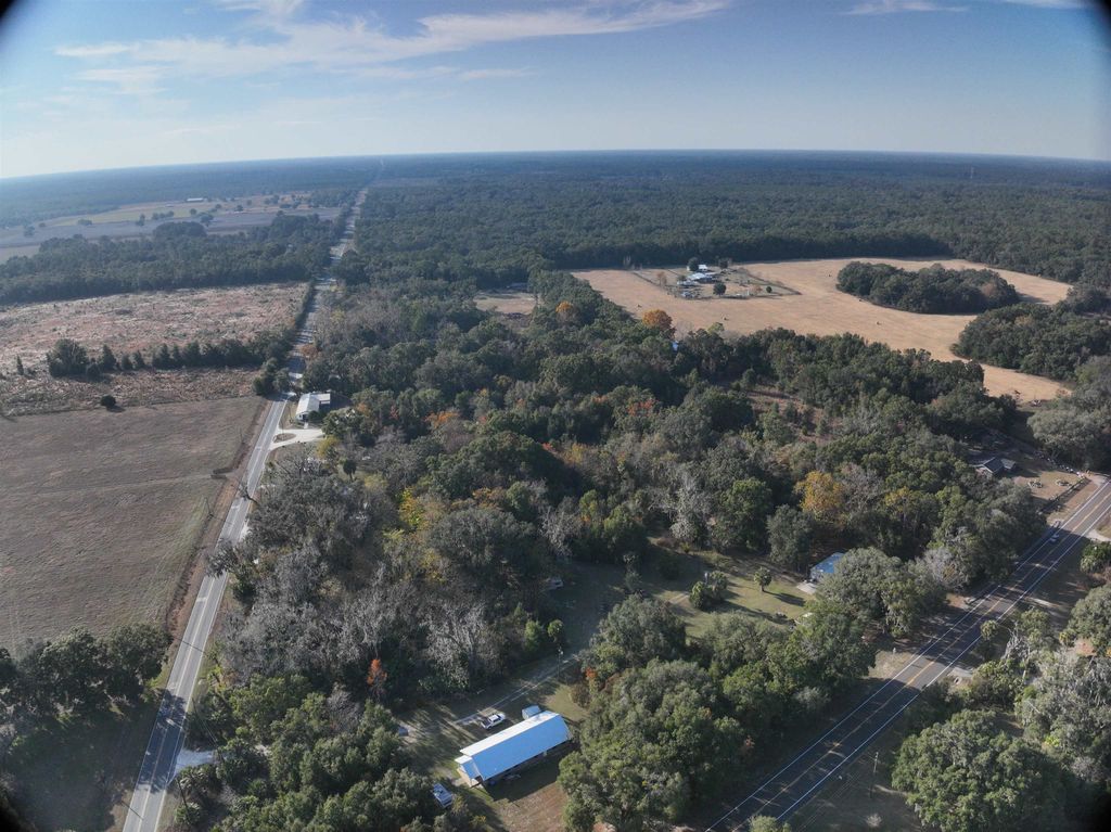 Photo of 18361 NE 75th Place, Other Florida, FL 32696 (MLS # 393640)