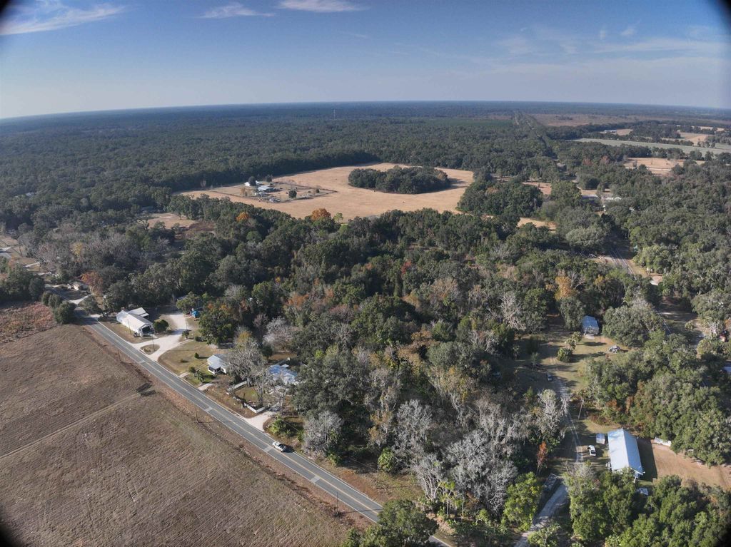 Photo of 18361 NE 75th Place, Other Florida, FL 32696 (MLS # 393640)