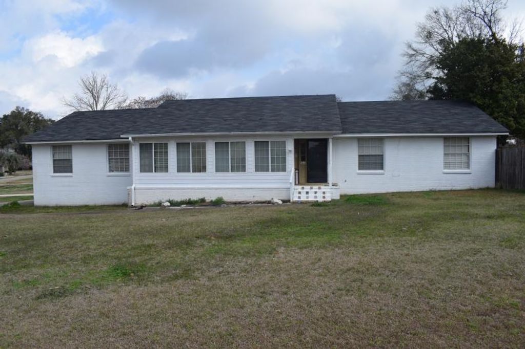 Photo of 2401 McWest Street, Tallahassee, FL 32303 (MLS # 396361)