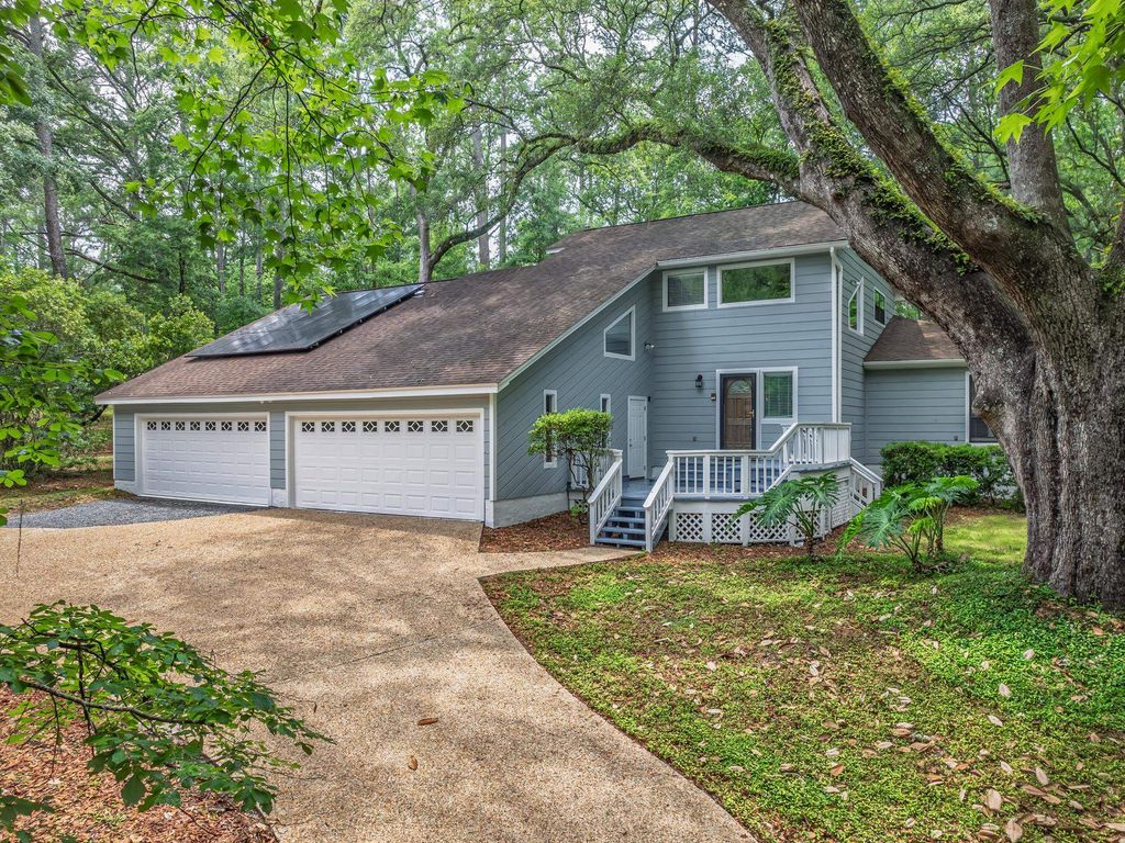 Photo of 417 Castleton Circle, Tallahassee, FL 32312 (MLS # 400405)