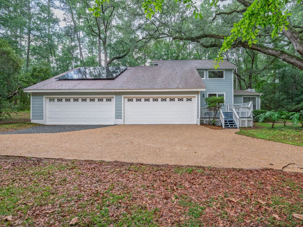 Photo of 417 Castleton Circle, Tallahassee, FL 32312 (MLS # 400405)