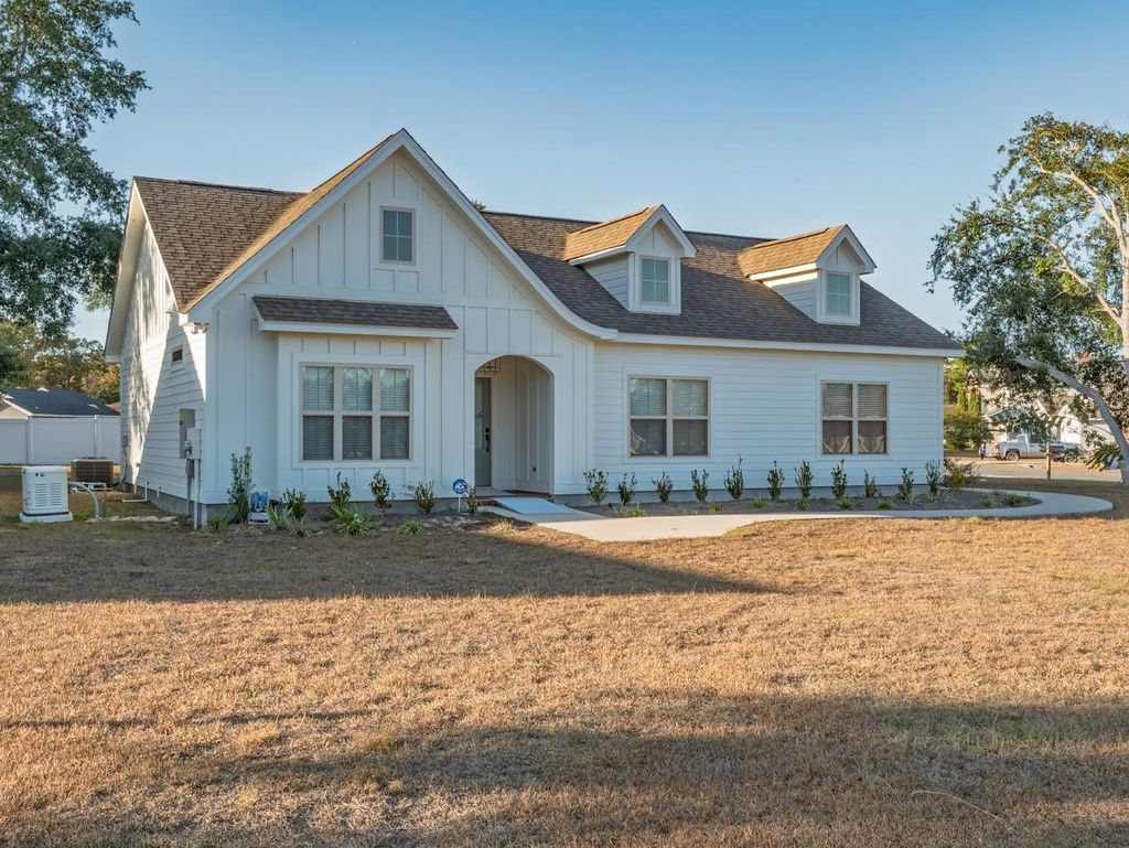 Photo of 6 Arbor View Drive, Crawfordville, FL 32327 (MLS # 393337)