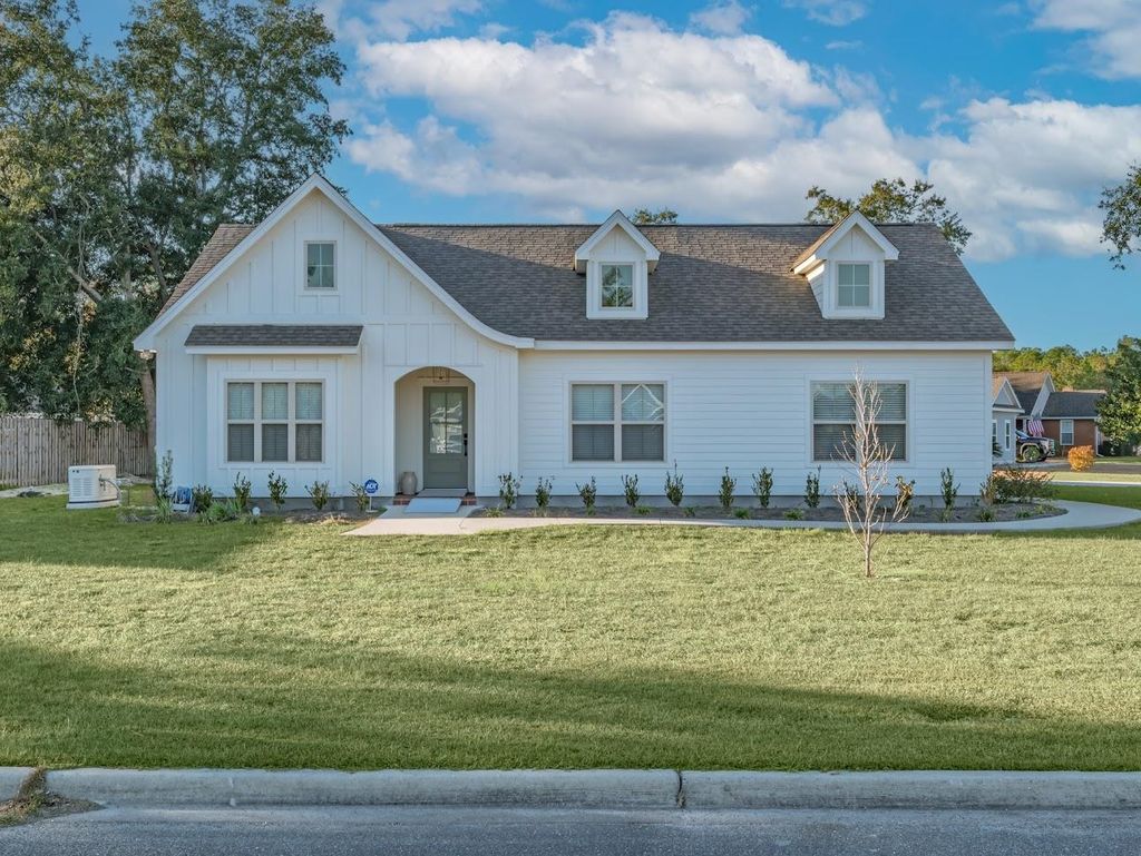 Photo of 6 Arbor View Drive, Crawfordville, FL 32327 (MLS # 393337)