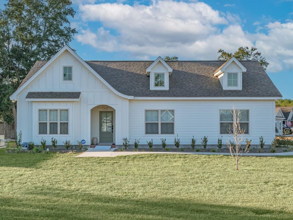 Photo of 6 Arbor View Drive, Crawfordville, FL 32327 (MLS # 393337)