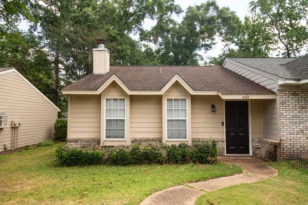 Photo of 425 HIGH POINT Lane, Tallahassee, FL 32301 (MLS # 399414)