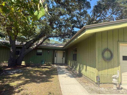 17 S Bayshore Drive East Point FL 32328