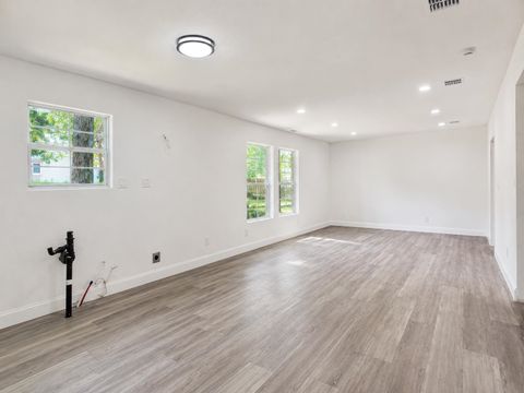 Tiny photo for 4048 Buster Road, Tallahassee, FL 32305 (MLS # 401907)